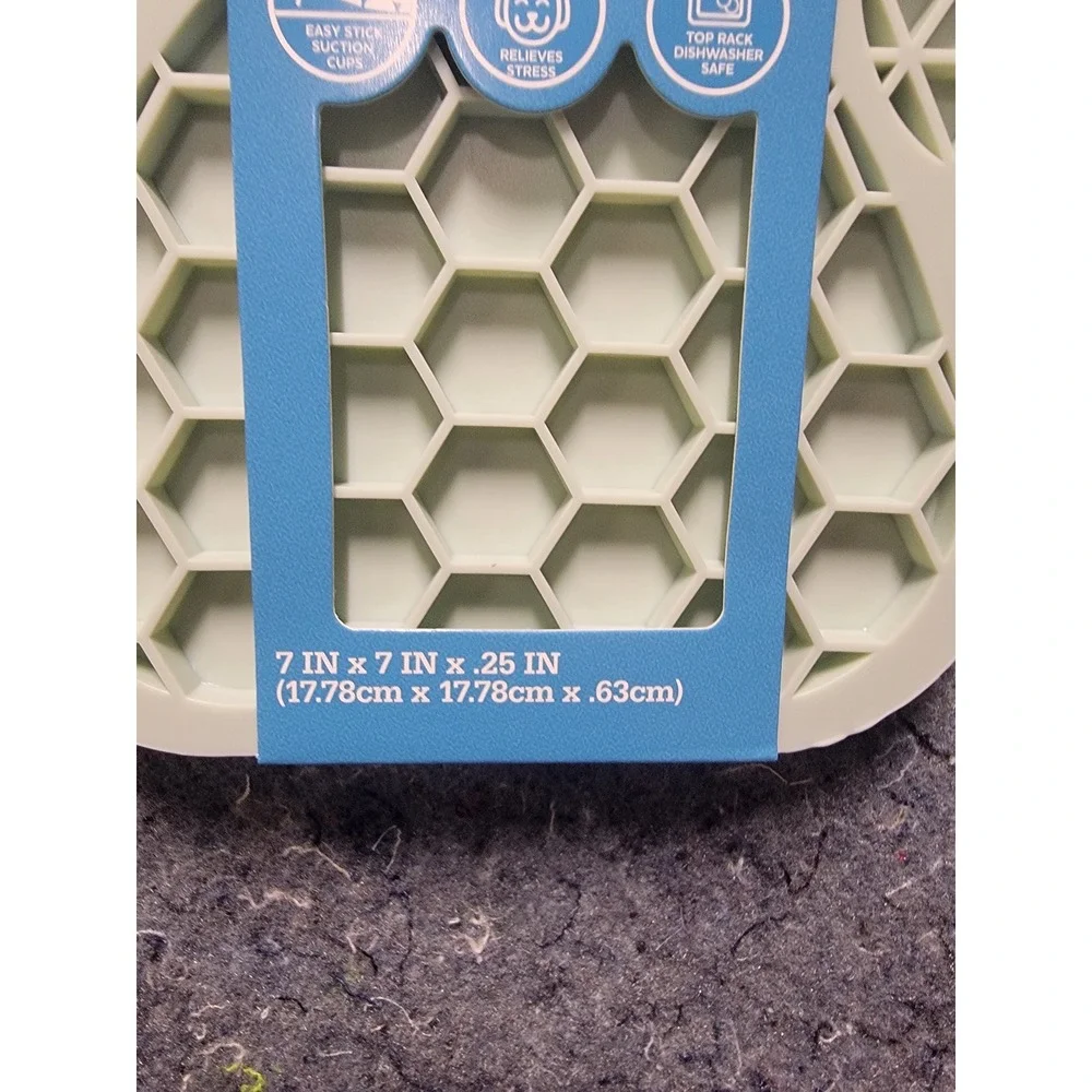 Vibrant Life Slow Feeder Lick Green Mat w/suction cups on the Back‎ Green